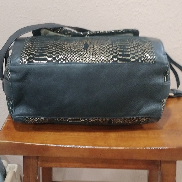 Aimee Kestenberg Black and gold satchel bag. - Picture 6 of 16